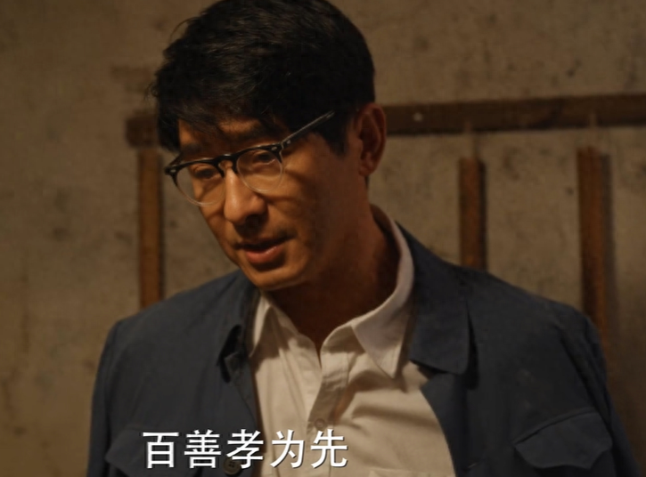 《小巷人家》结局：“愚孝男”庄超英恨了黄玲十多年的他，真恶心